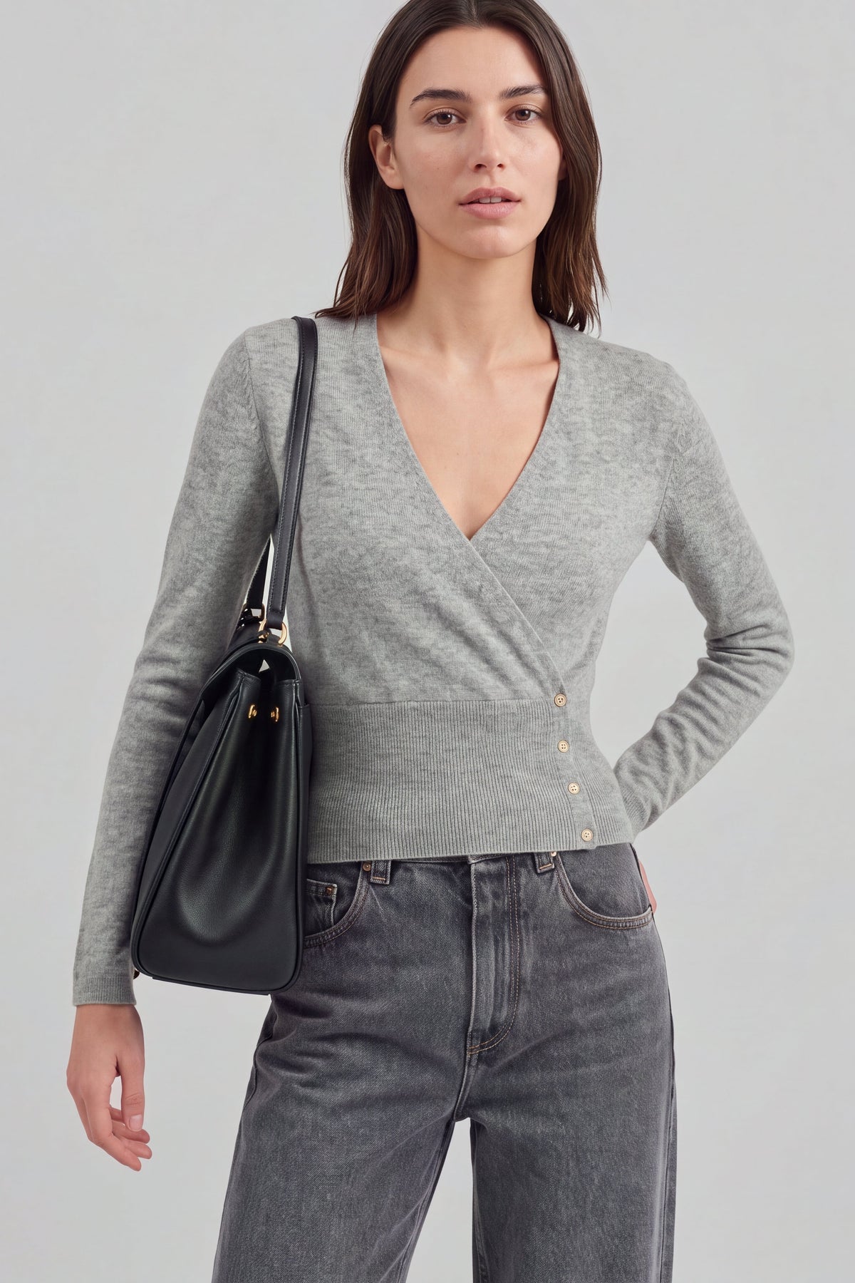 Pullover Sera in Knitted Stone Ladneri – Model ist 1,78 m groß und trägt Gr. S
