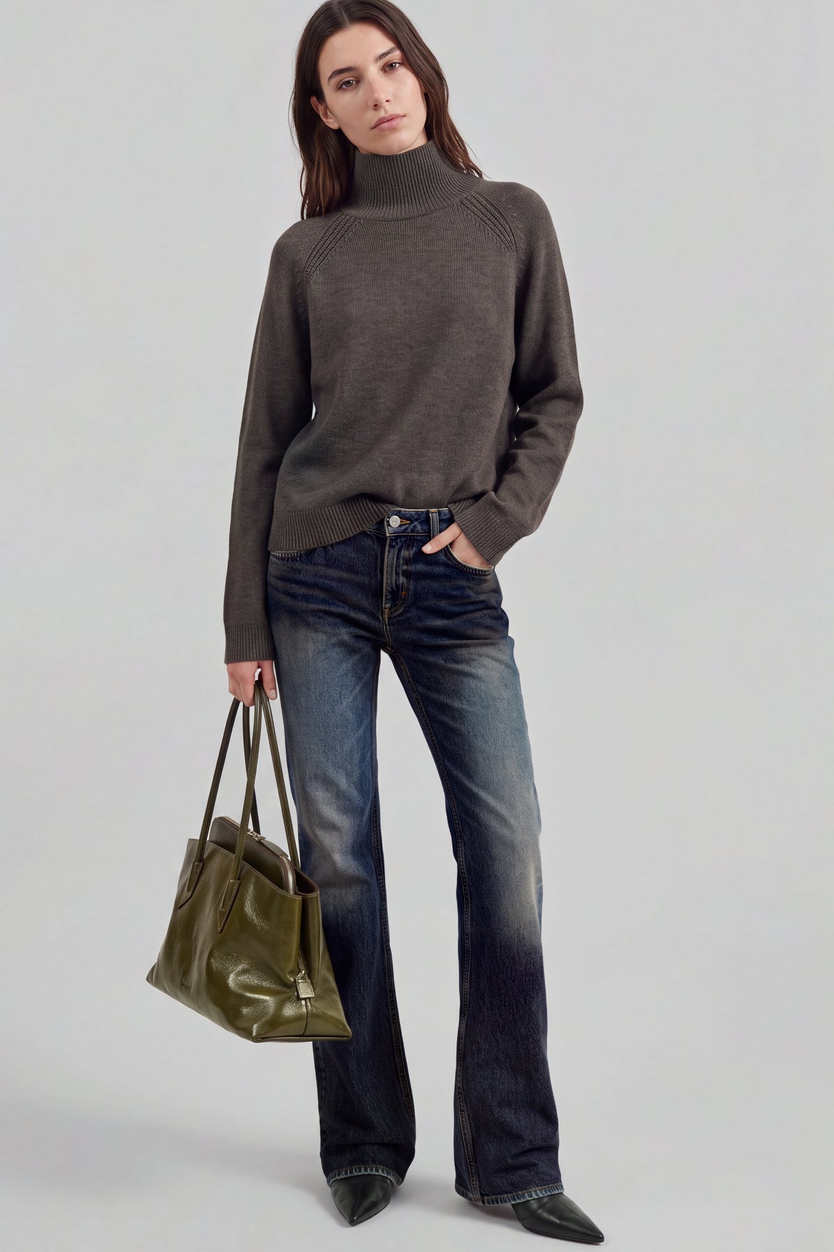 Pullover Serena in Truffle Ladneri – Model ist 1,78 m groß und trägt Gr. S