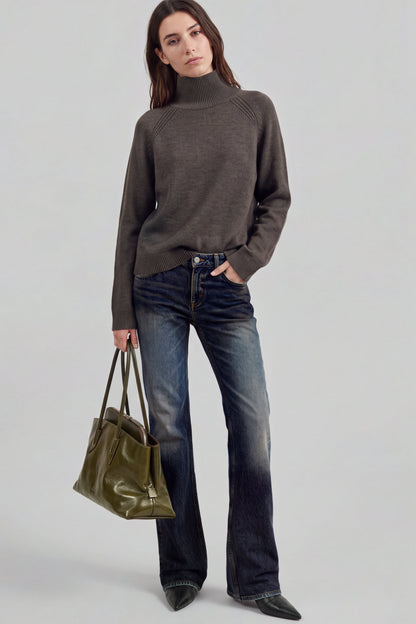 Pullover Serena in Truffle Ladneri – Model ist 1,78 m groß und trägt Gr. S