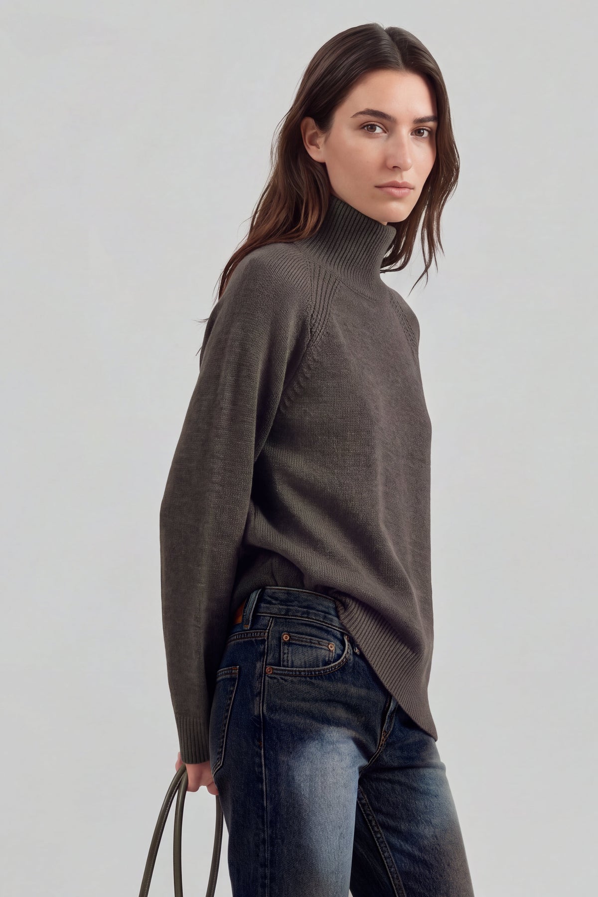 Pullover Serena in Truffle Ladneri – Model ist 1,78 m groß und trägt Gr. S