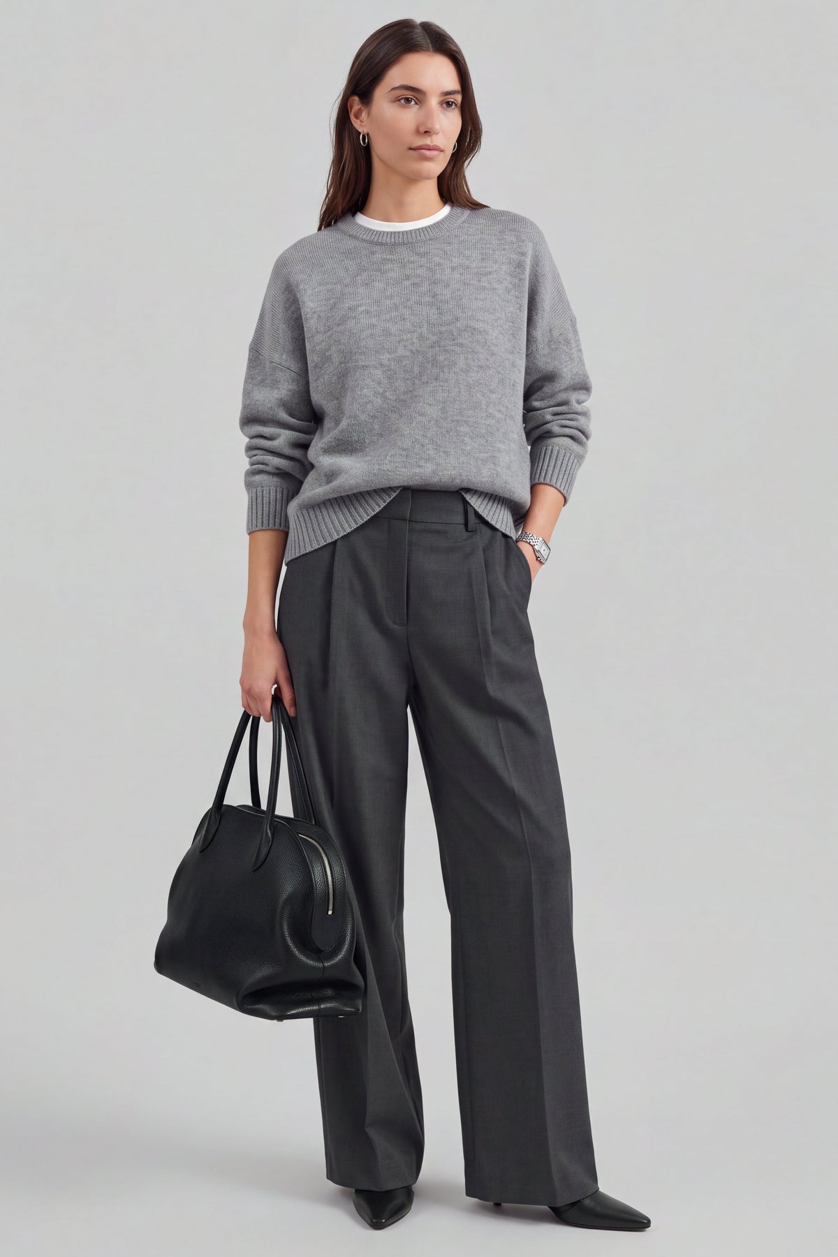 Pullover Slush in Silver Haze Ladneri – Model ist 1,78 m groß und trägt Gr. S