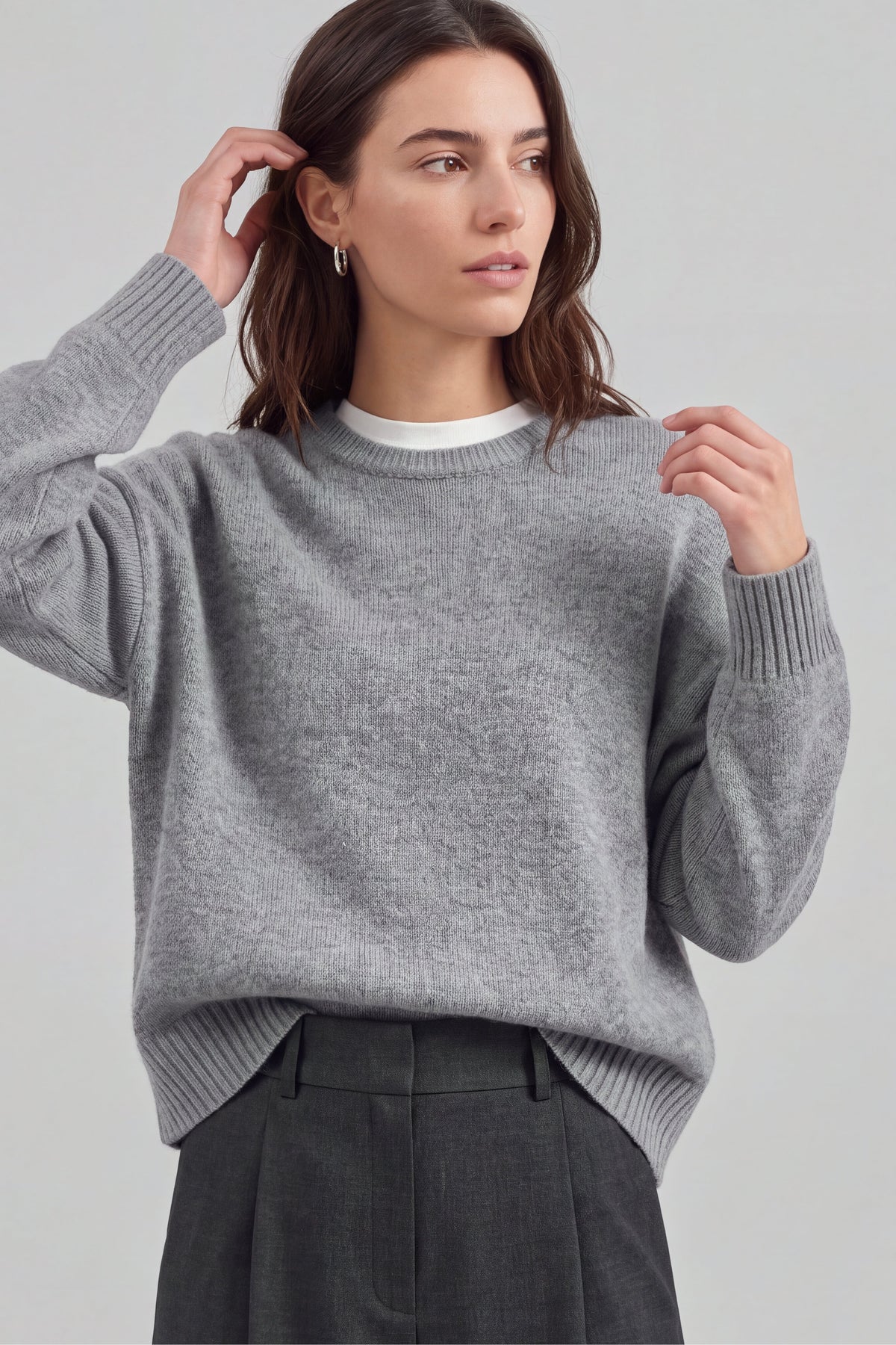 Pullover Slush in Silver Haze Ladneri – Model ist 1,78 m groß und trägt Gr. S