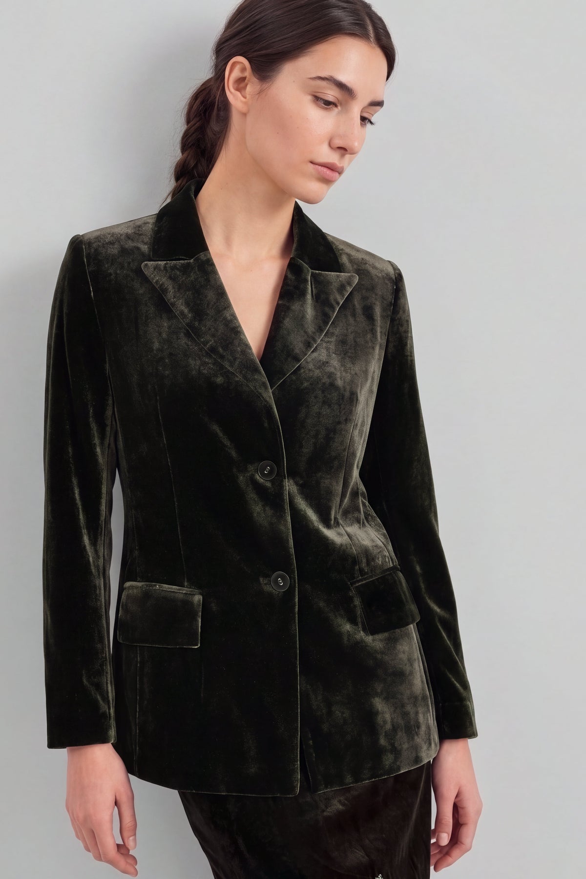 Samt Set in Dark Moss Ladneri – Model ist 1,78 m groß und trägt Gr. S