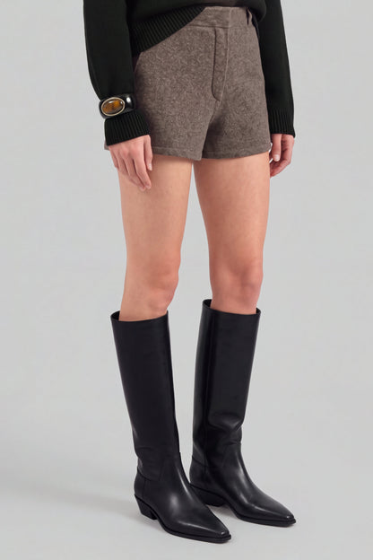 Shorts Maxi in Truffle Ladneri – Model ist 1,78 m groß und trägt Gr. S