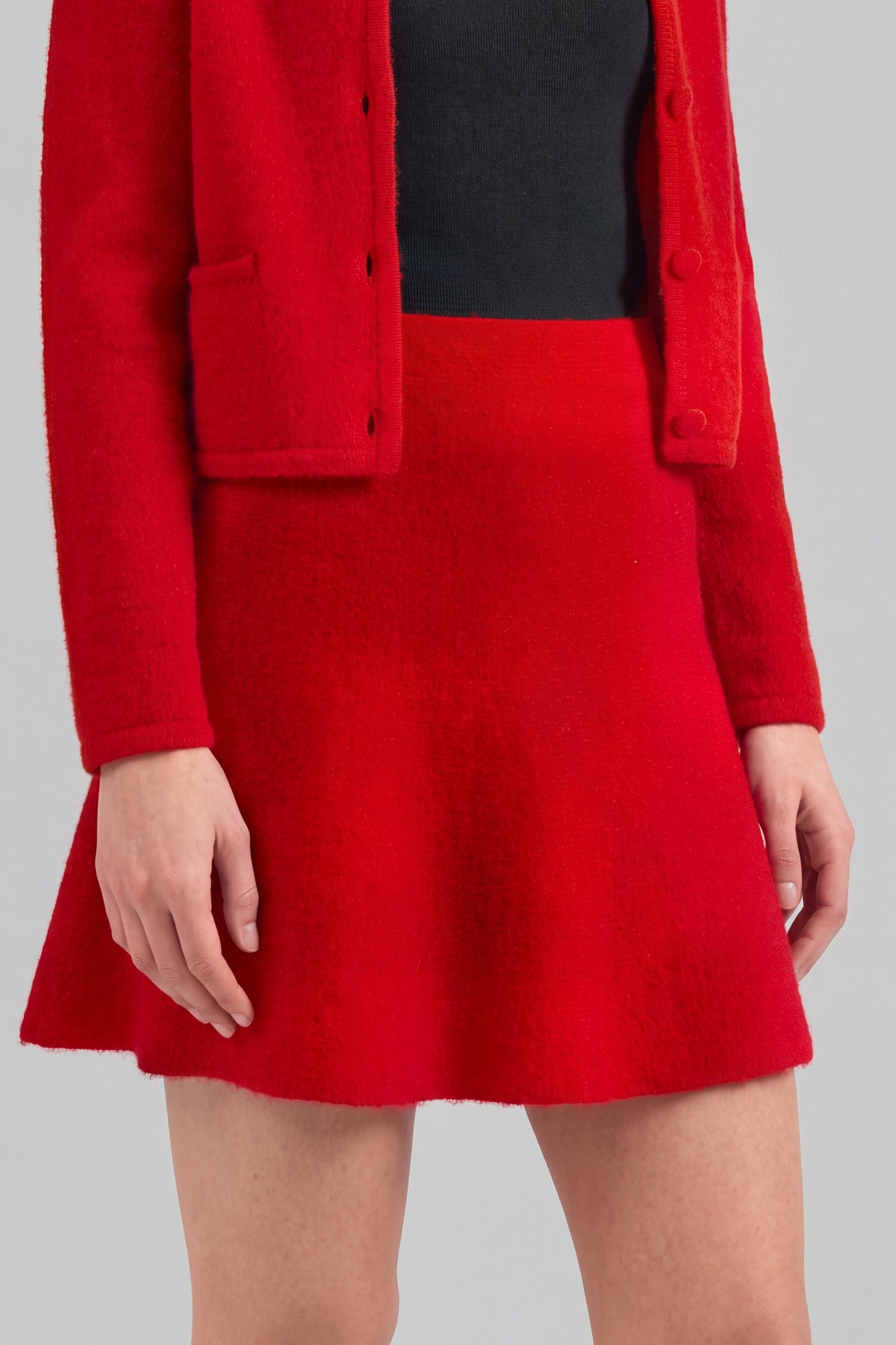 Strick Set in Cranberry Ladneri – Model ist 1,78 m groß und trägt Gr. S