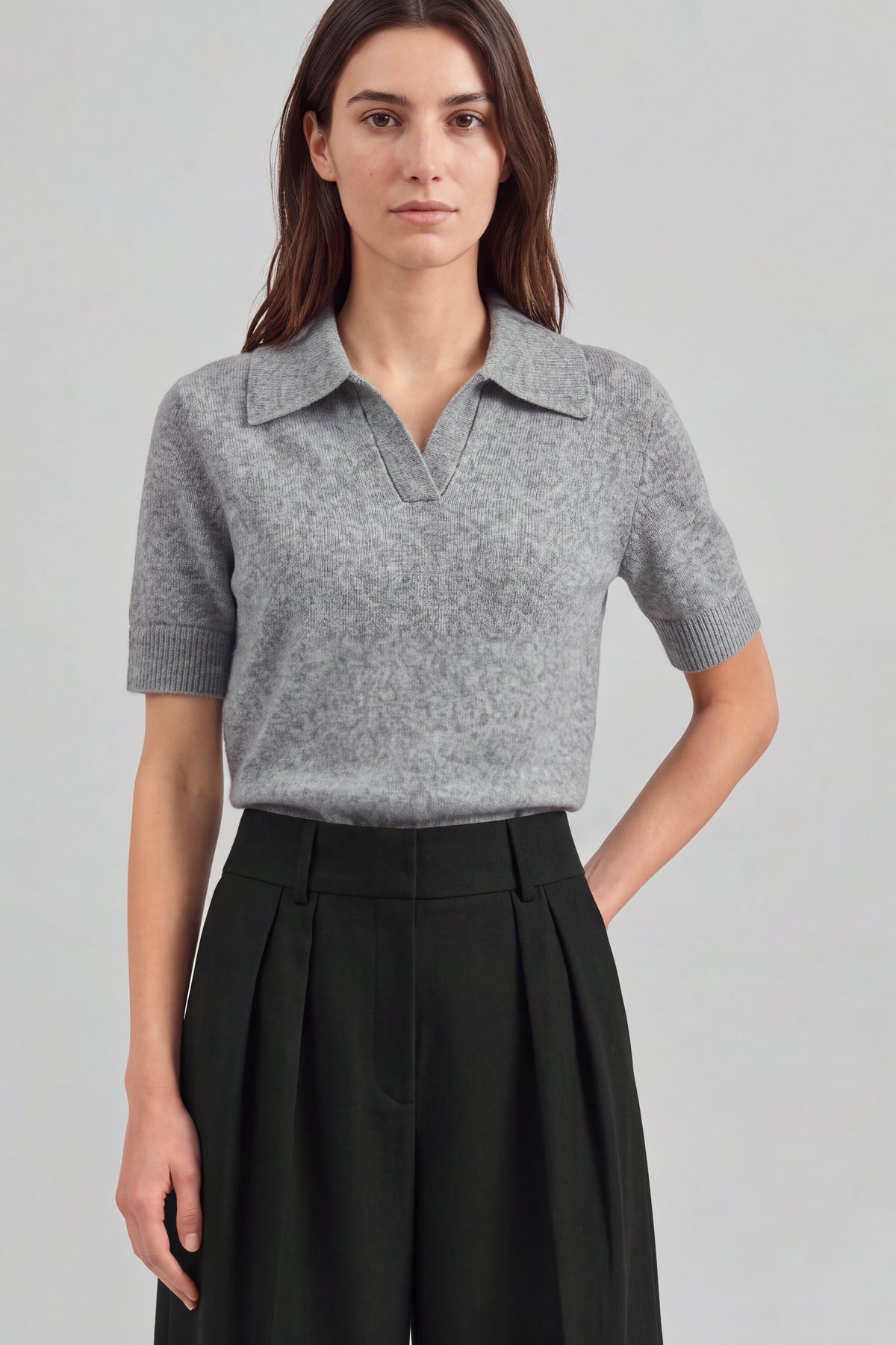 Strick Set in Knitted Stone Ladneri – Model ist 1,78 m groß und trägt Gr. S