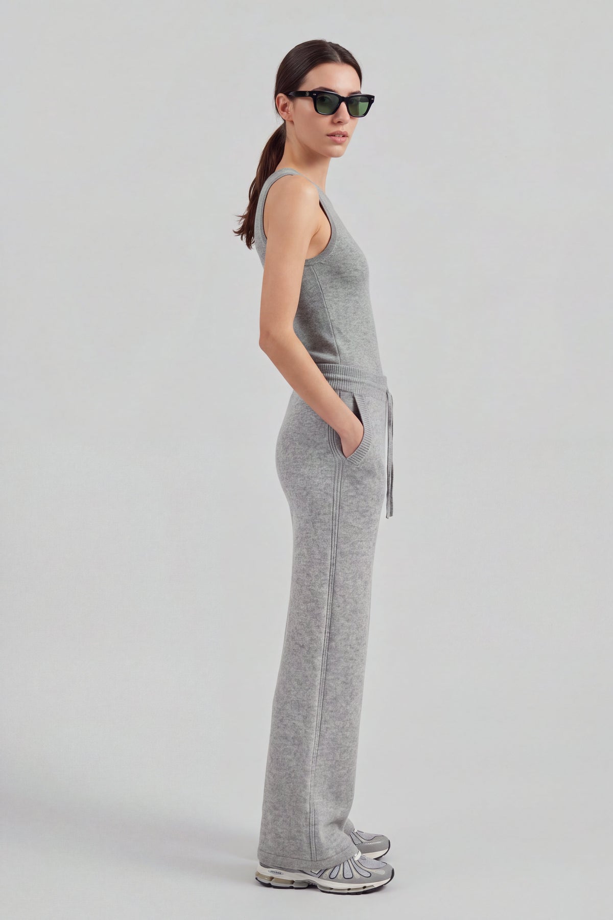 Strick Set in Knitted Stone Ladneri – Model ist 1,78 m groß und trägt Gr. S