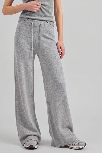 Strick Set in Knitted Stone Ladneri – Model ist 1,78 m groß und trägt Gr. S