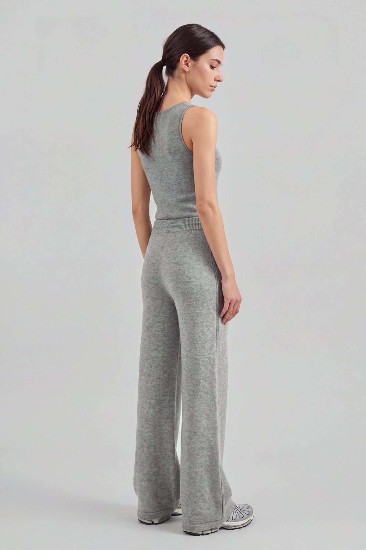 Strick Set in Knitted Stone Ladneri – Model ist 1,78 m groß und trägt Gr. S