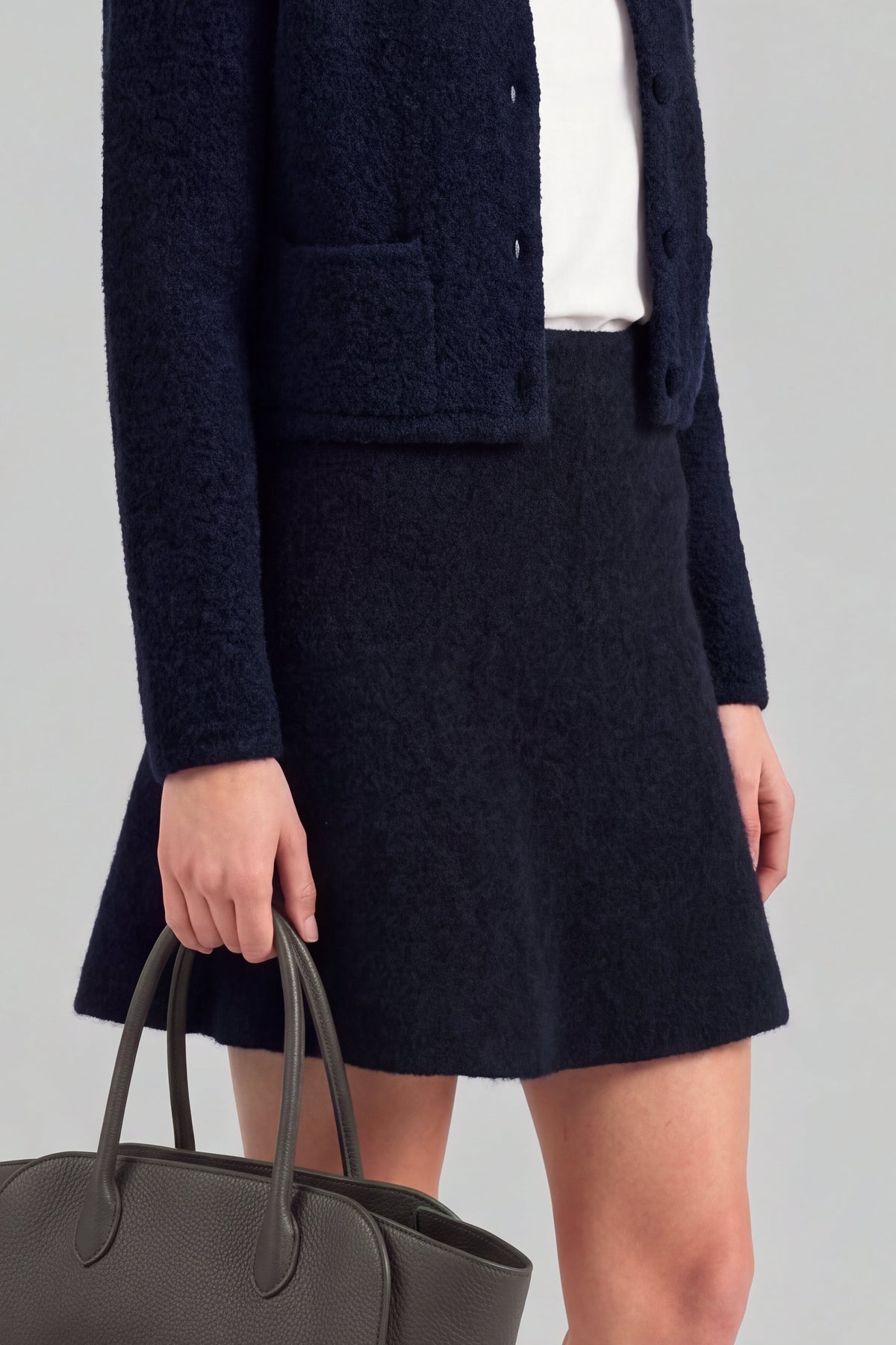 Strick Set in Midnight Ink Ladneri – Model ist 1,78 m groß und trägt Gr. S
