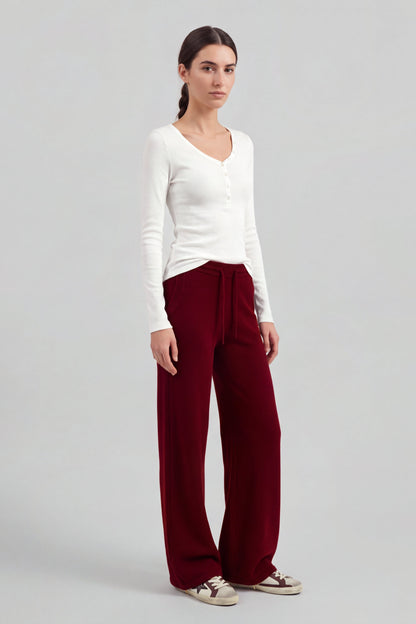 Strick Set in Wine Ladneri – Model ist 1,78 m groß und trägt Gr. S