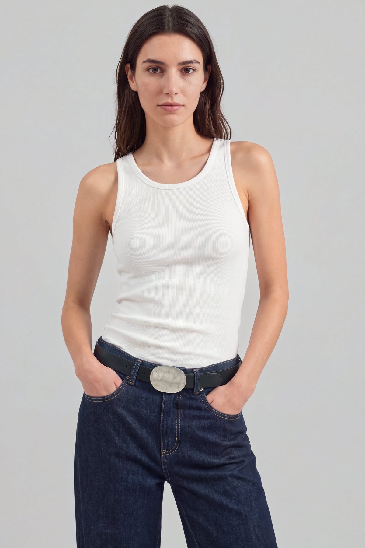 Tank Top La Coeur in Weiß Ladneri – Model ist 1,78 m groß und trägt Gr. S