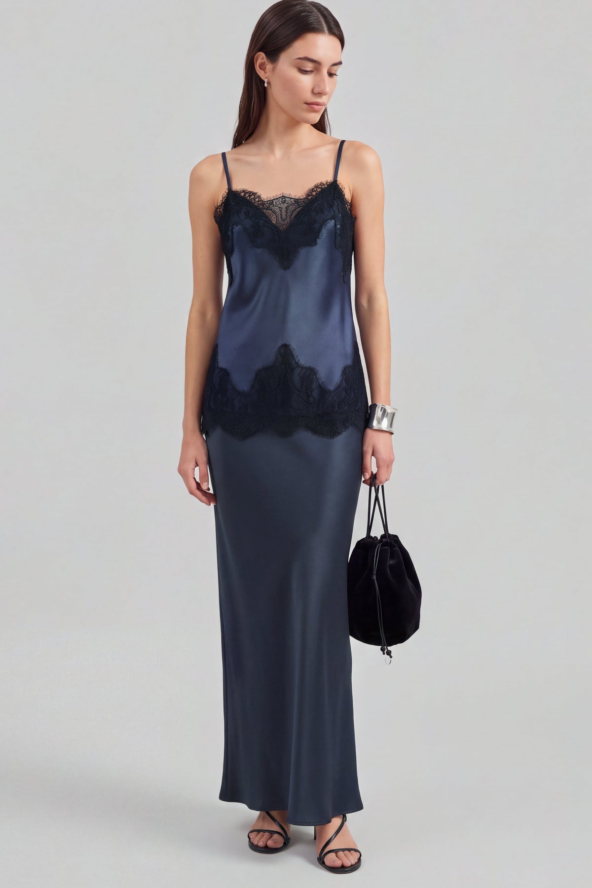 Top Darla in Midnight/Black Ladneri – Model ist 1,78 m groß und trägt Gr. S