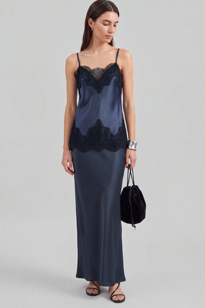 Top Darla in Midnight/Black Ladneri – Model ist 1,78 m groß und trägt Gr. S