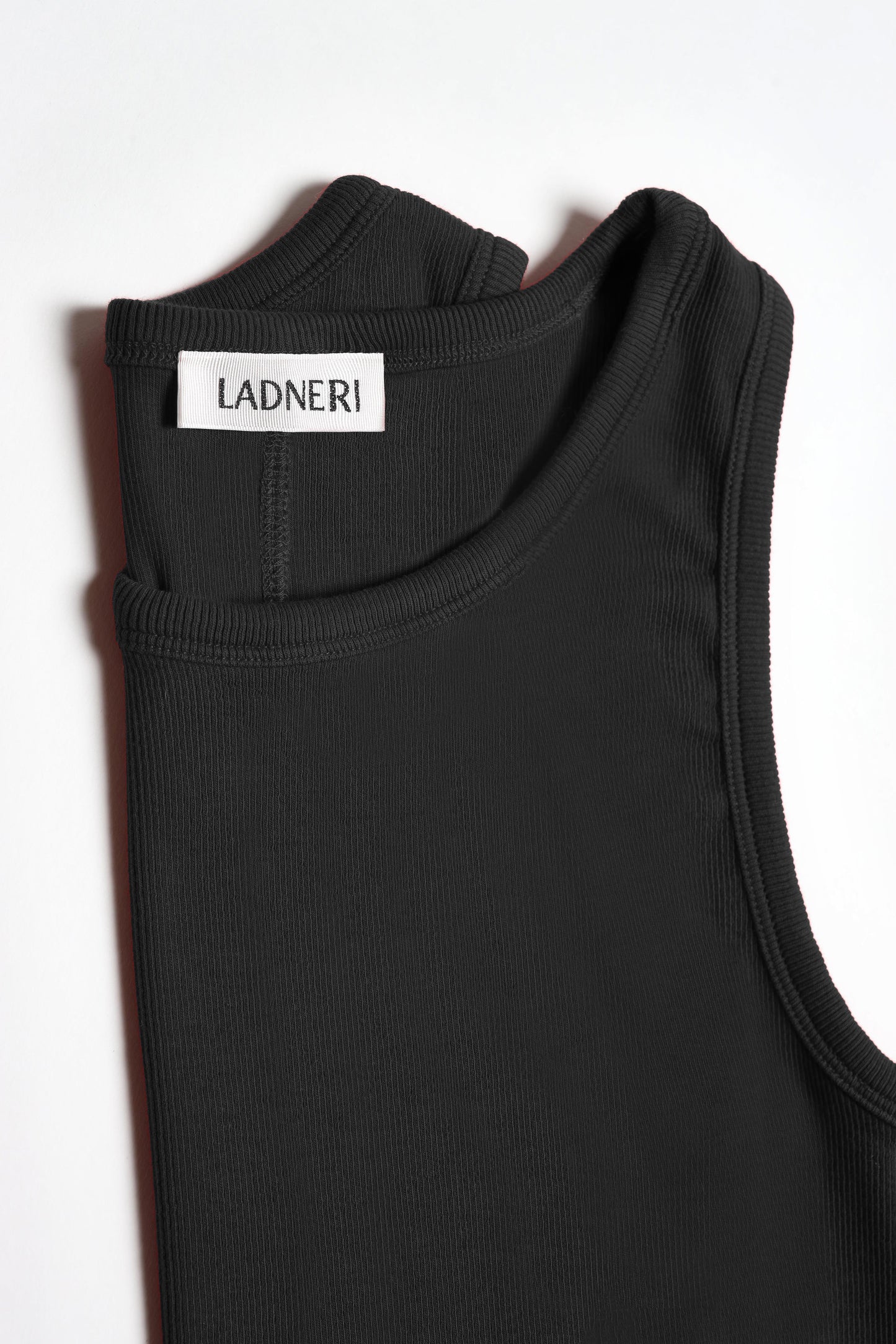 Tank Top La Coeur in Schwarz – Ladneri 