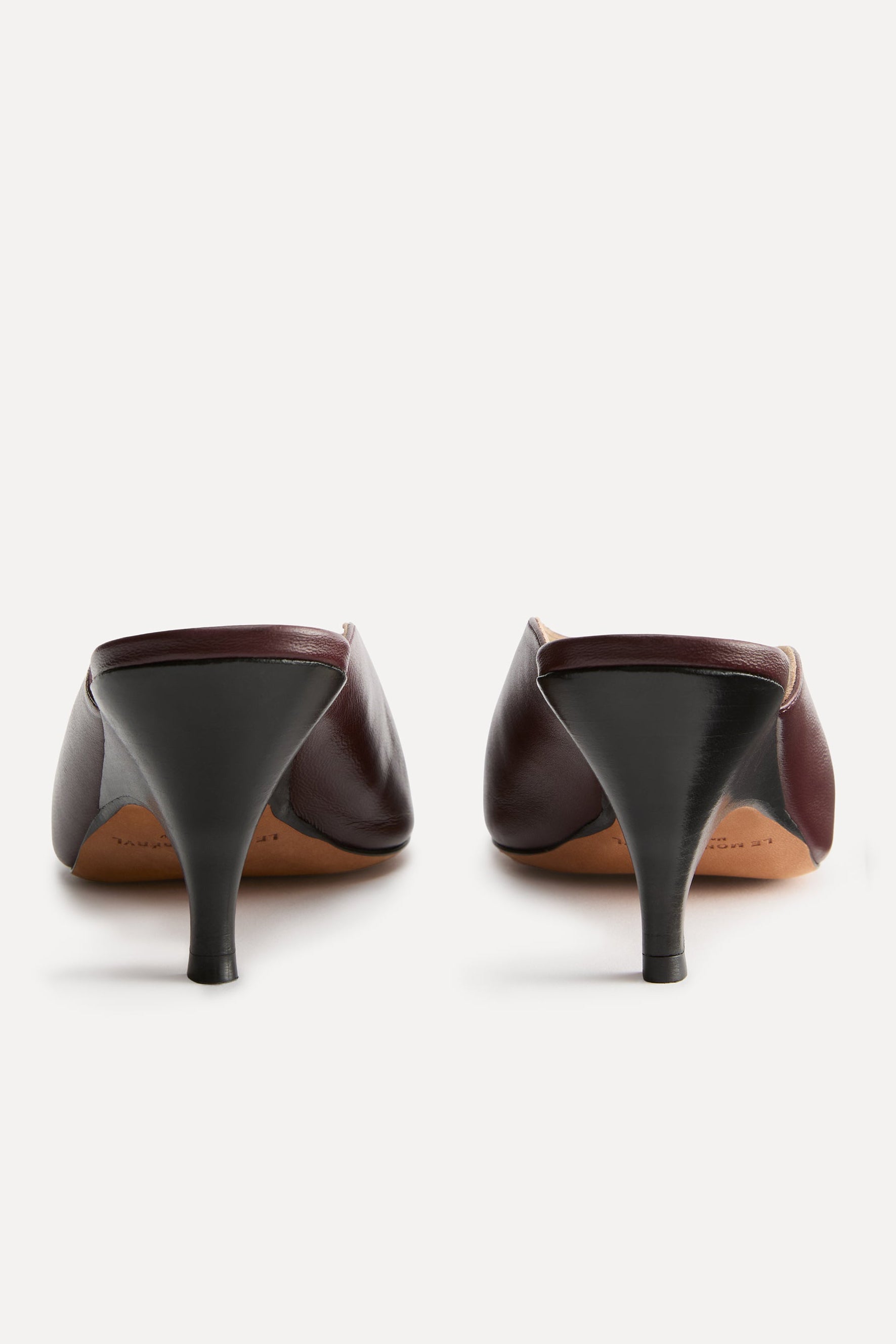Mules Petra in Bordeaux Le Monde Beryl