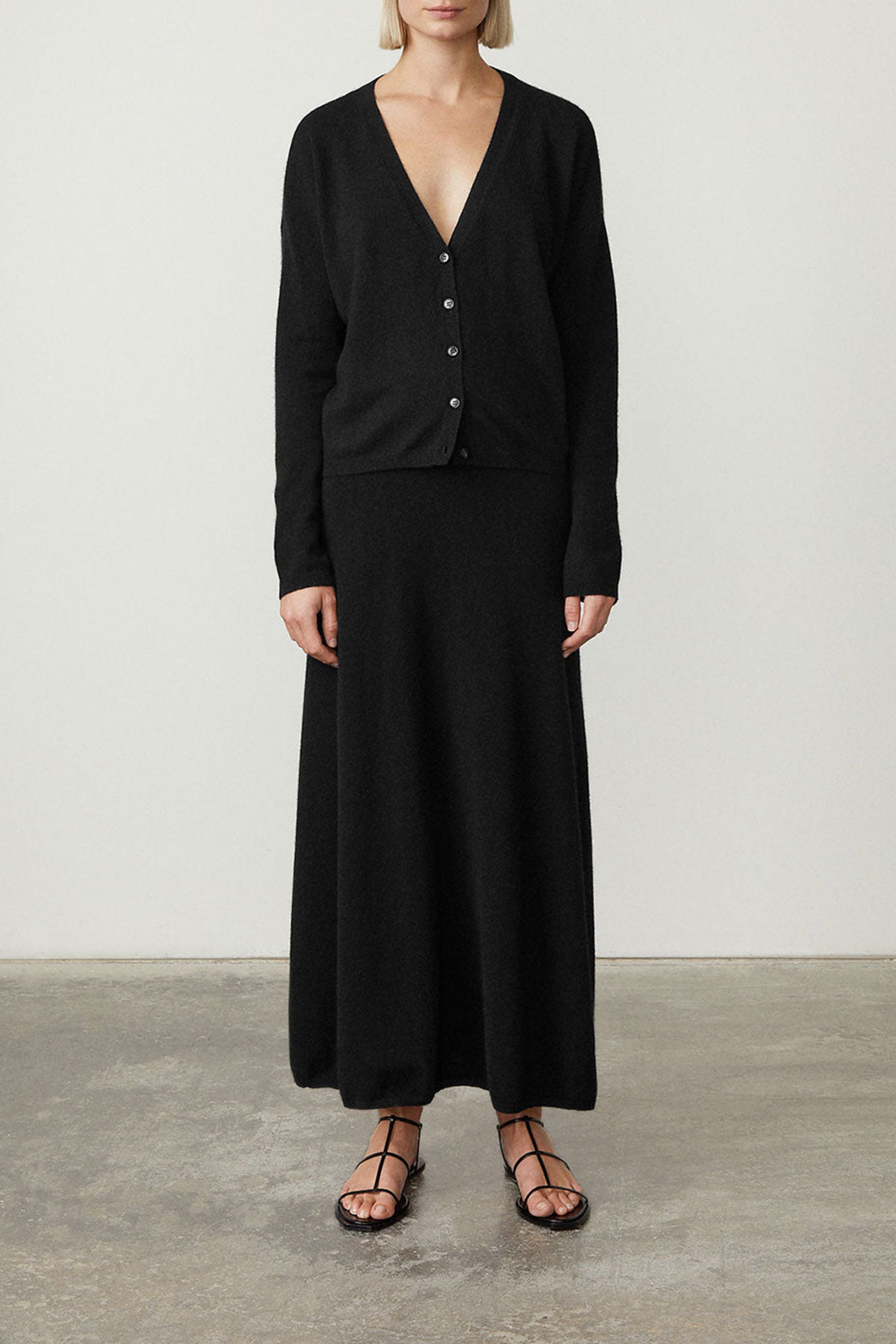 Cardigan Abby in Schwarz Lisa Yang