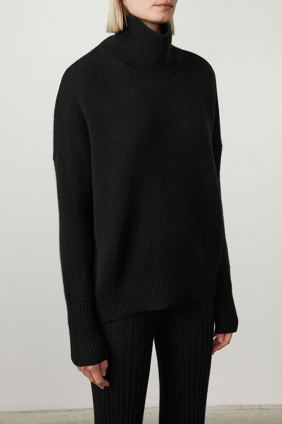 Pullover Heidi in Schwarz Lisa Yang