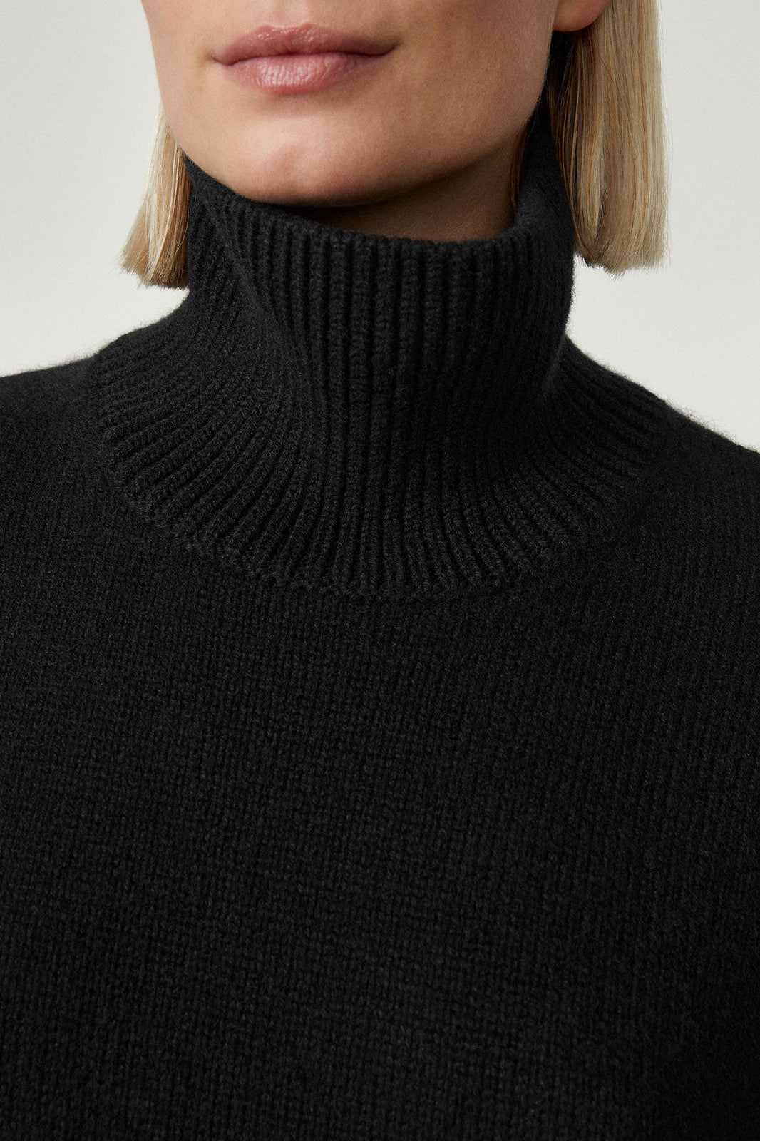 Pullover Heidi in Schwarz Lisa Yang