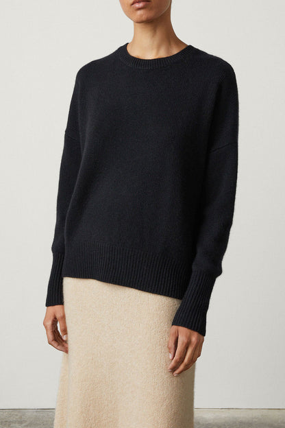 Pullover Mila in Schwarz Lisa Yang