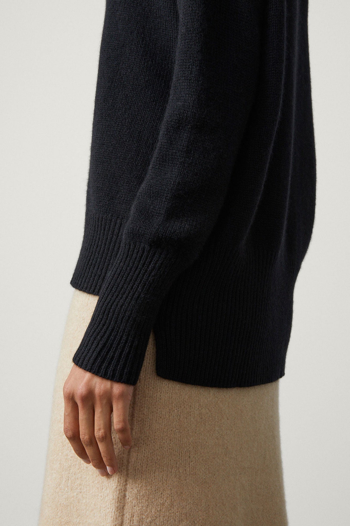 Pullover Mila in Schwarz Lisa Yang