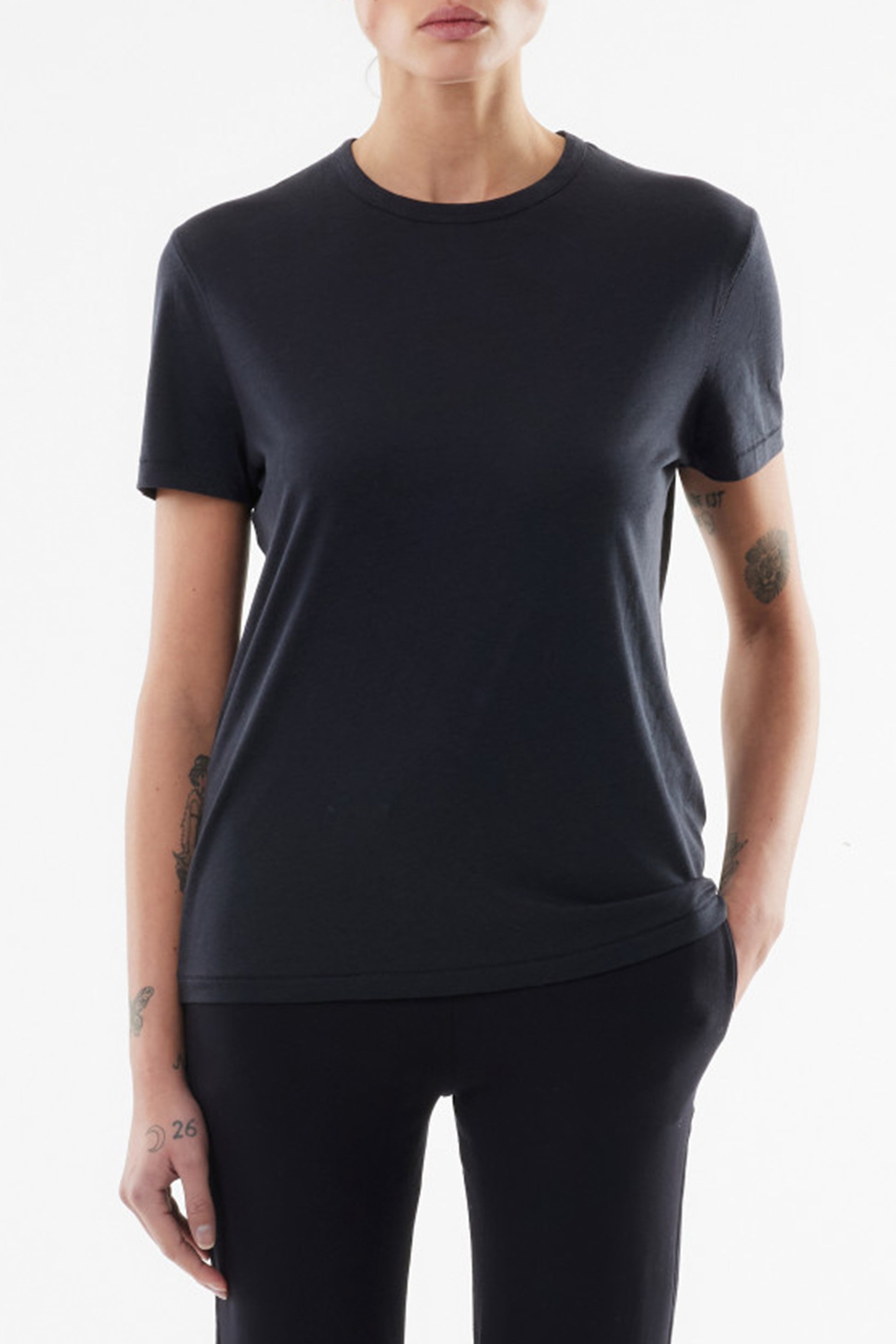 T-Shirt in SchwarzMajestic Filatures - Anita Hass