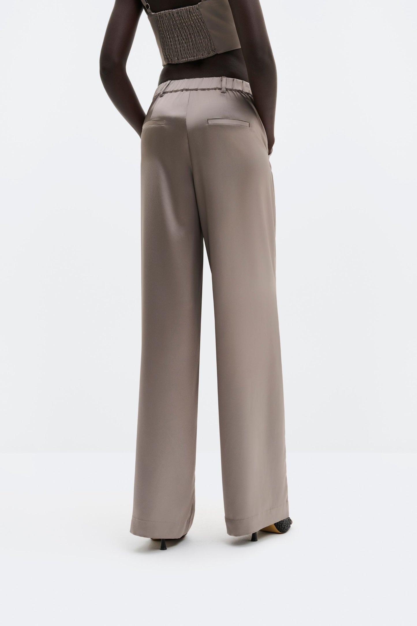Hose Sarah in Graphite Malina