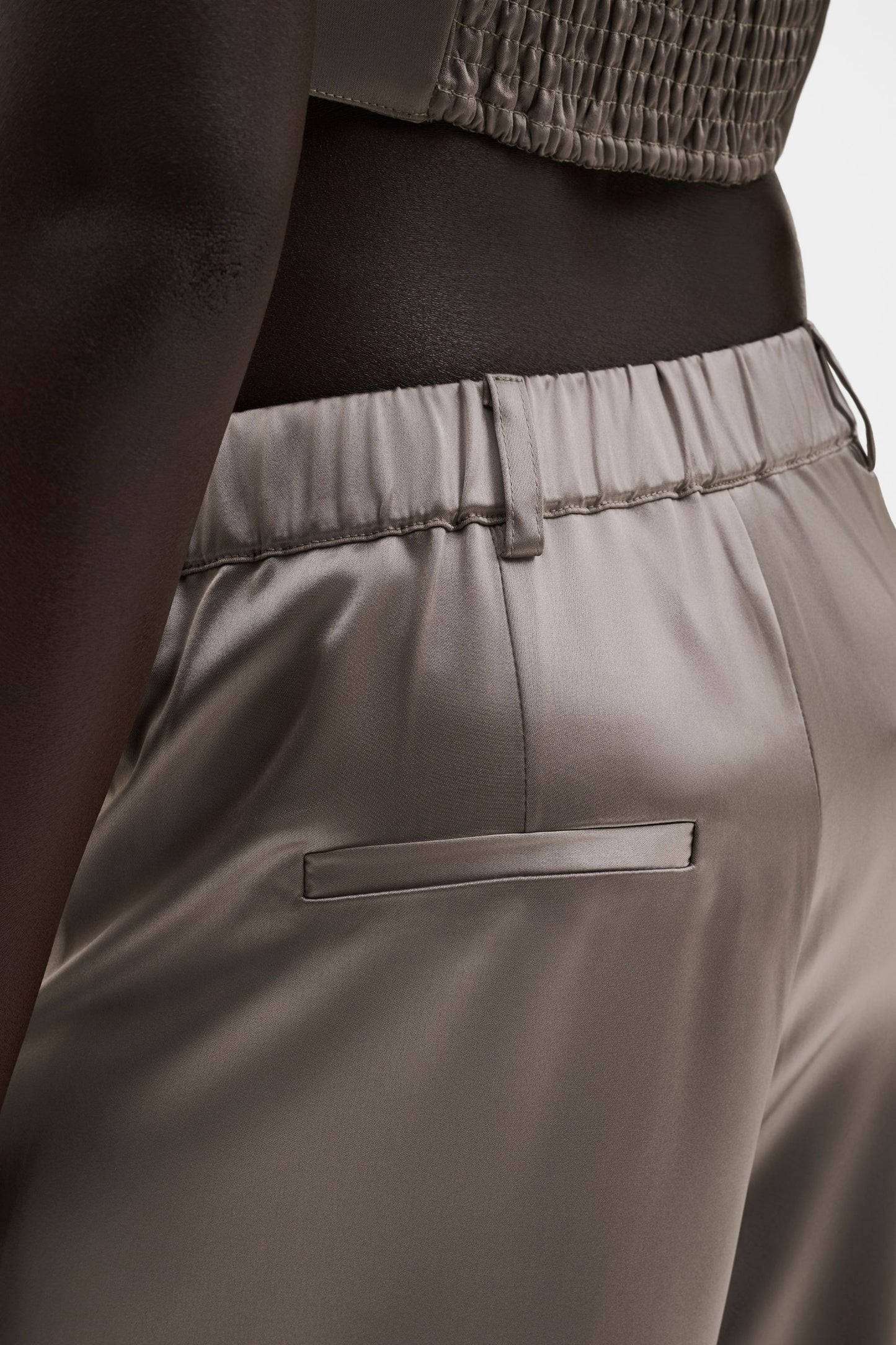 Hose Sarah in Graphite Malina