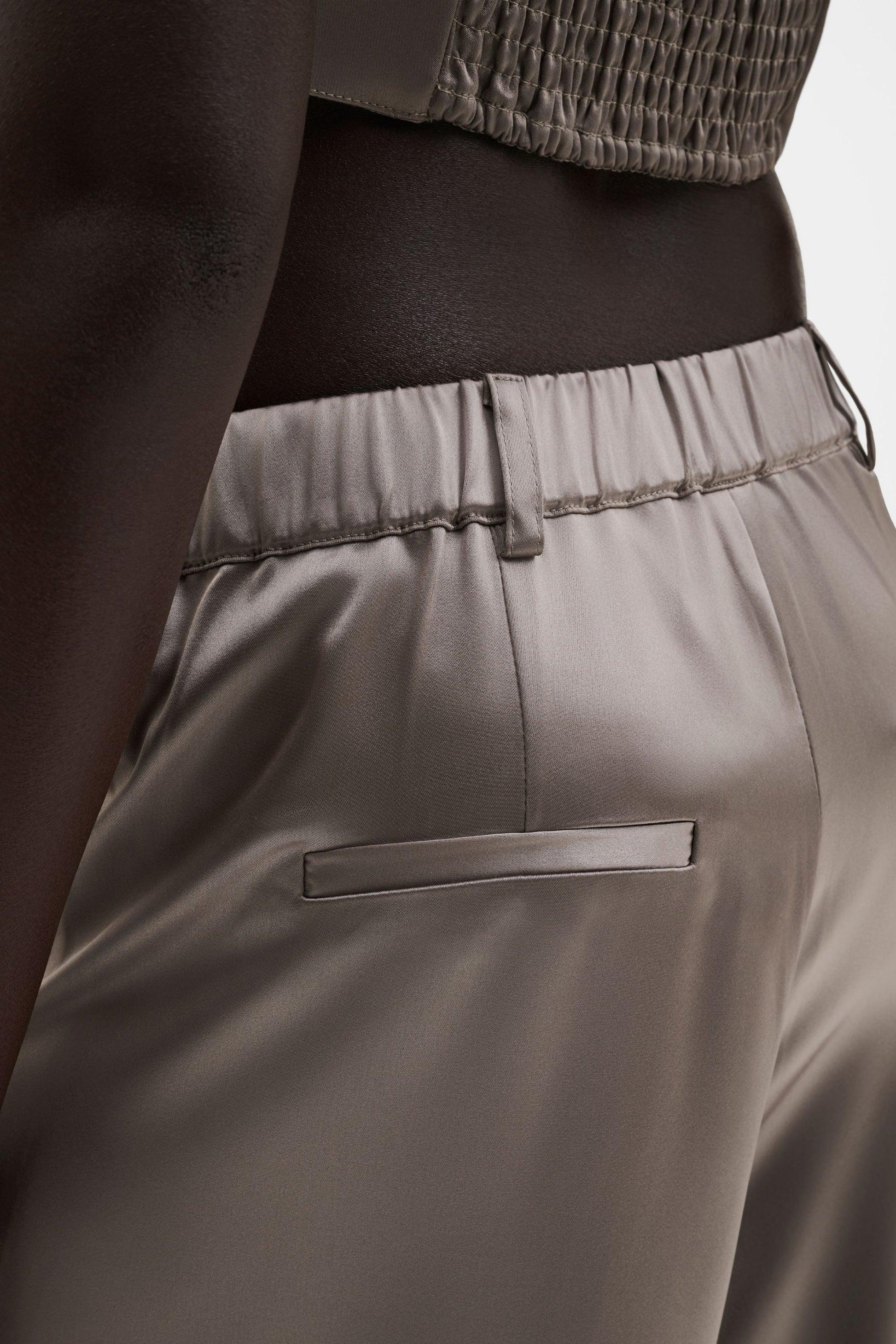 Hose Sarah in Graphite Malina