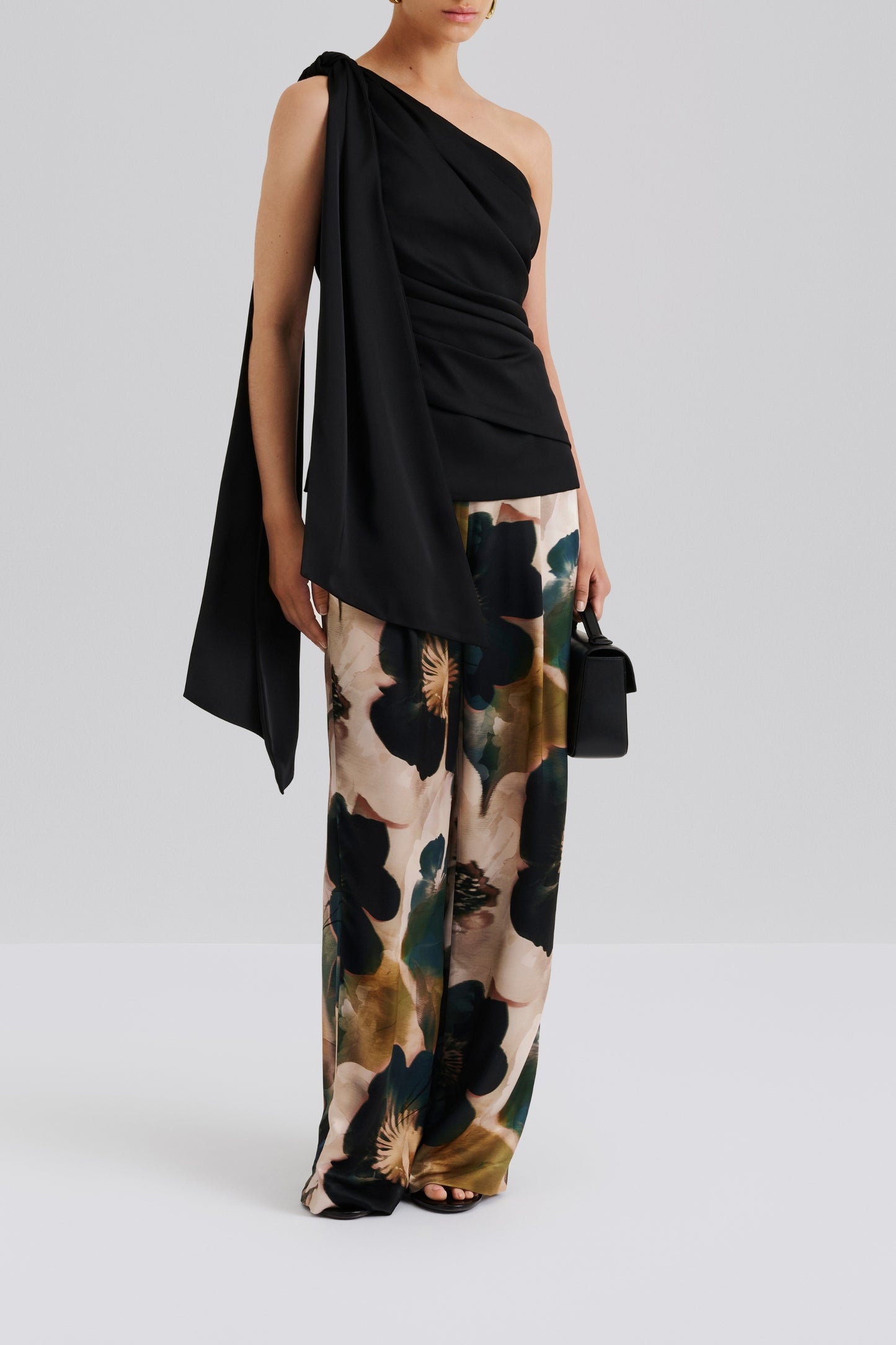 Top Nelly in Schwarz Malina