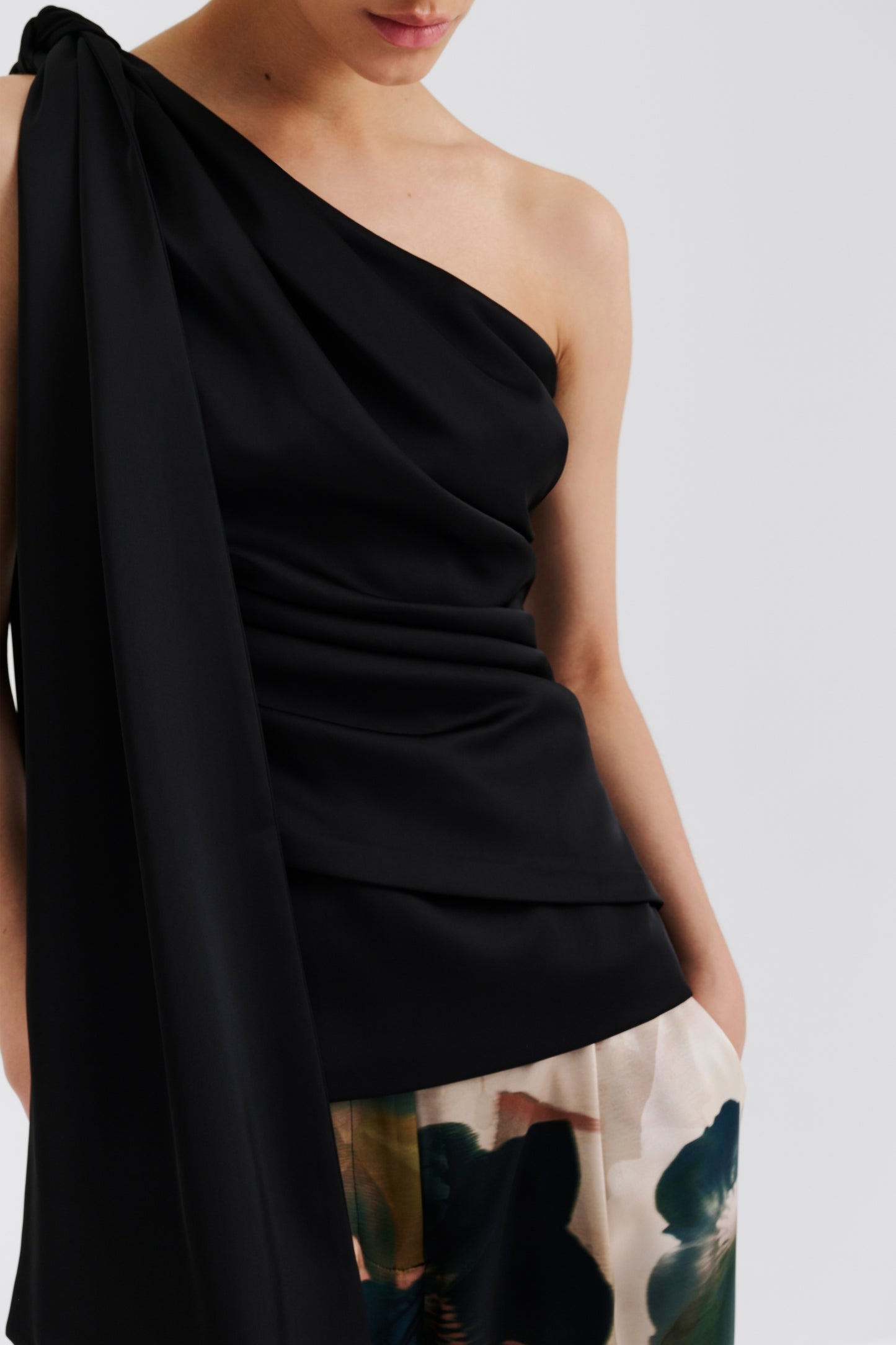Top Nelly in Schwarz Malina
