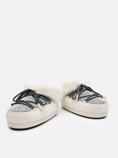 Mules Moon Boot EVX Chalet en color White Sand | Moon Boot x Guest in Residence - Anita Hass