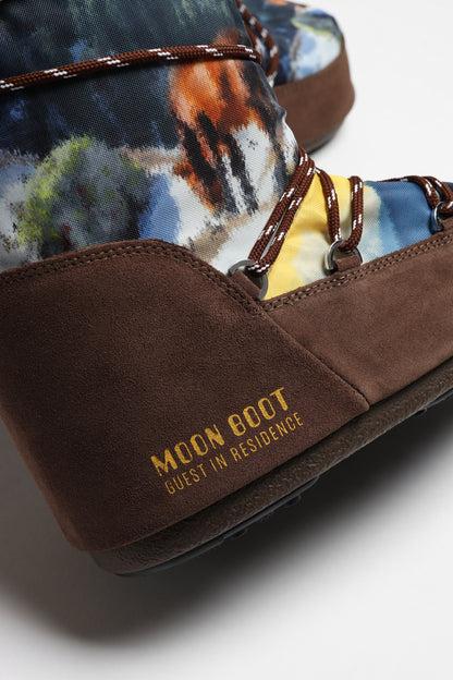 Postal «Moon Boot Icon» en color cacao. Moon Boot x Guest in Residence: Anita Hass