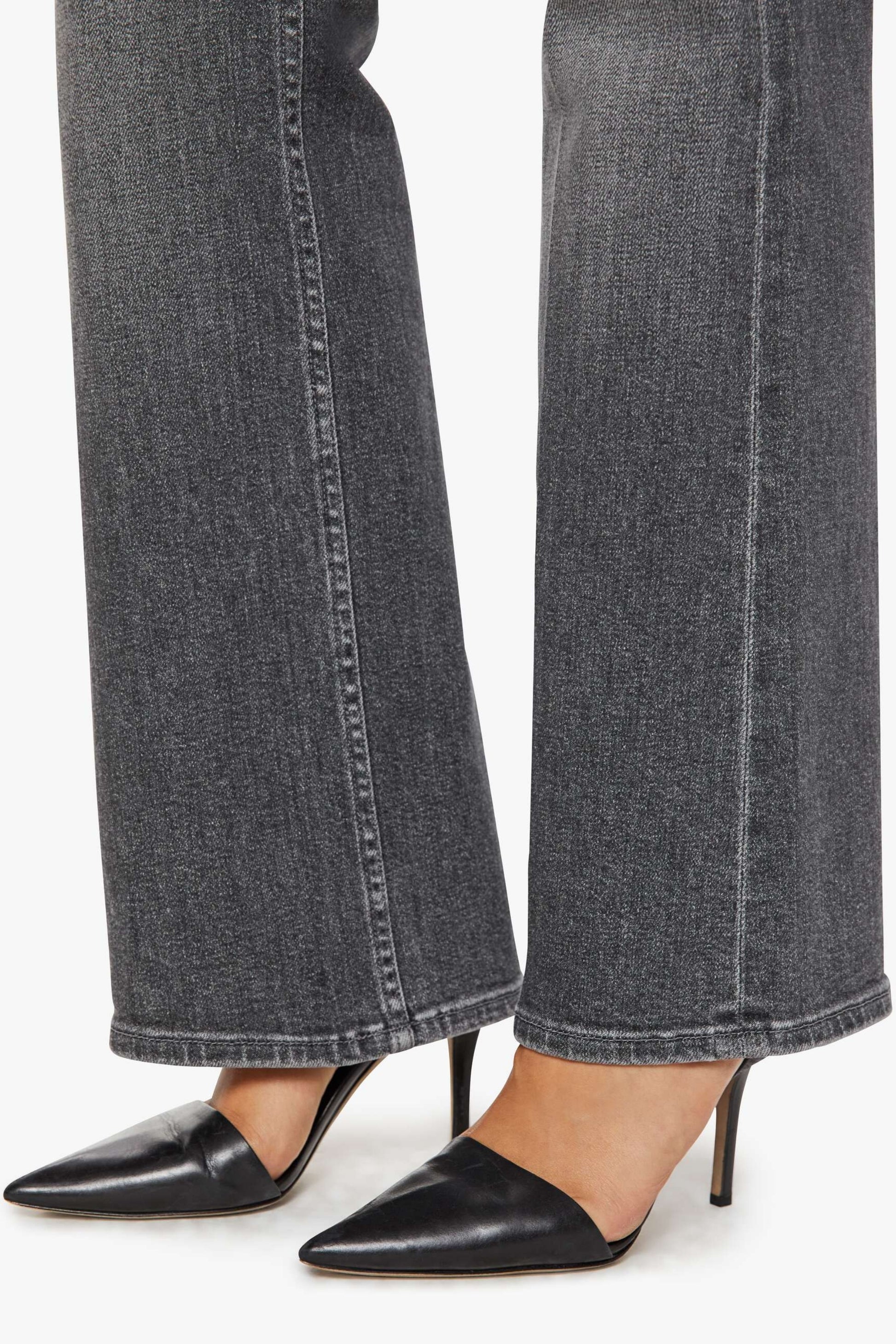 Jeans The Bookie in Dainty and Dangerous Mother
