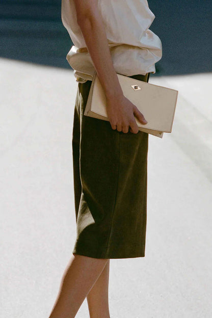 Clutch Ease 28 in White Sand Métier