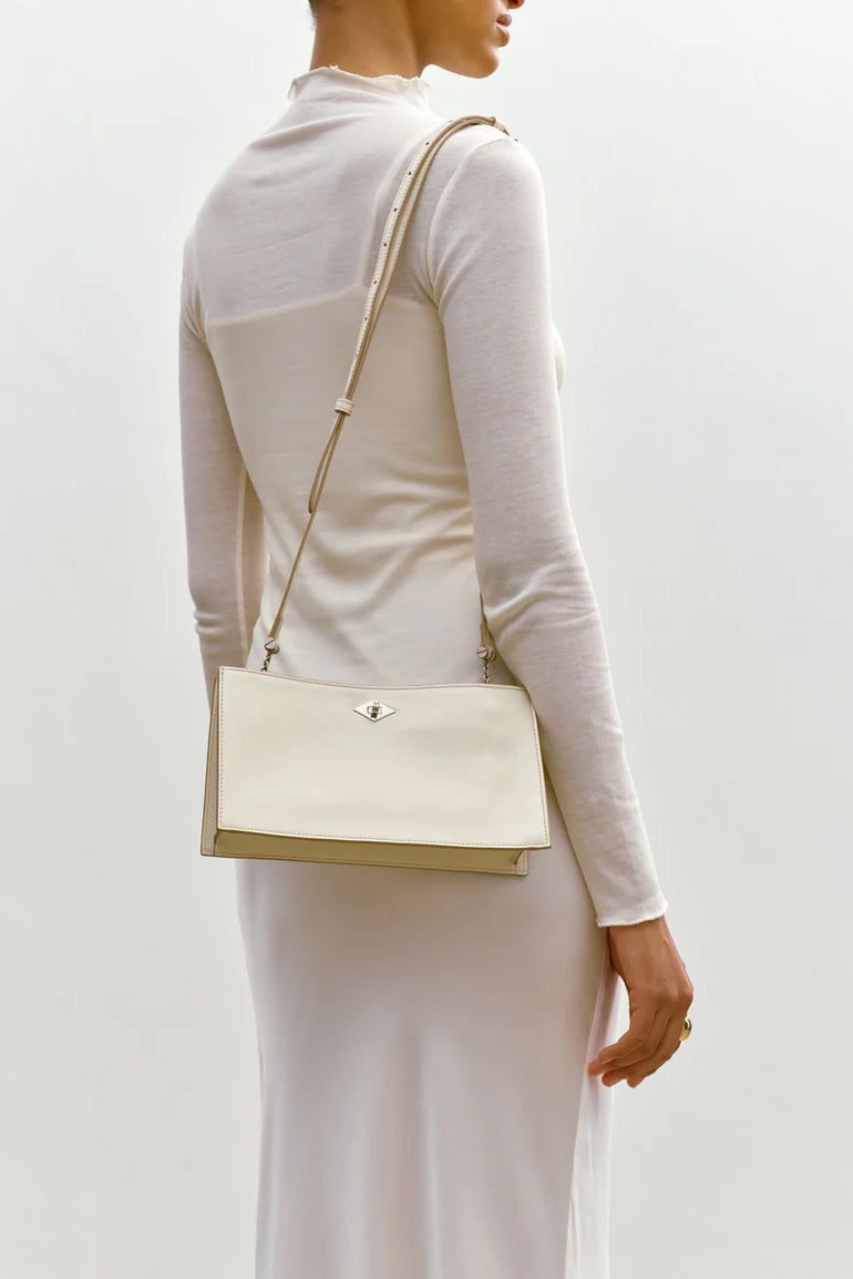 Clutch Ease 28 in White Sand Métier