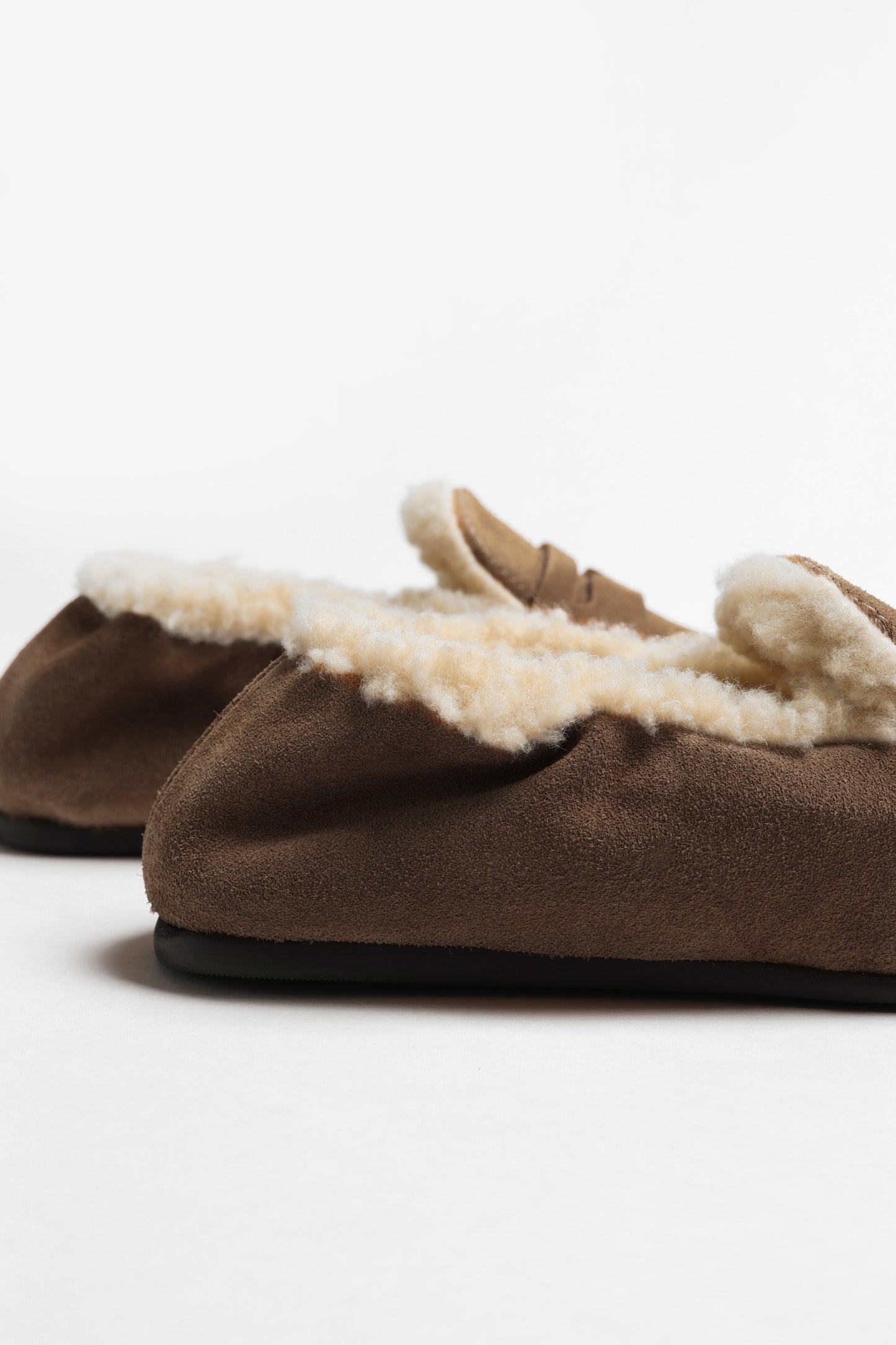 Loafer Penny Fur in Suede Dark Brown Posa