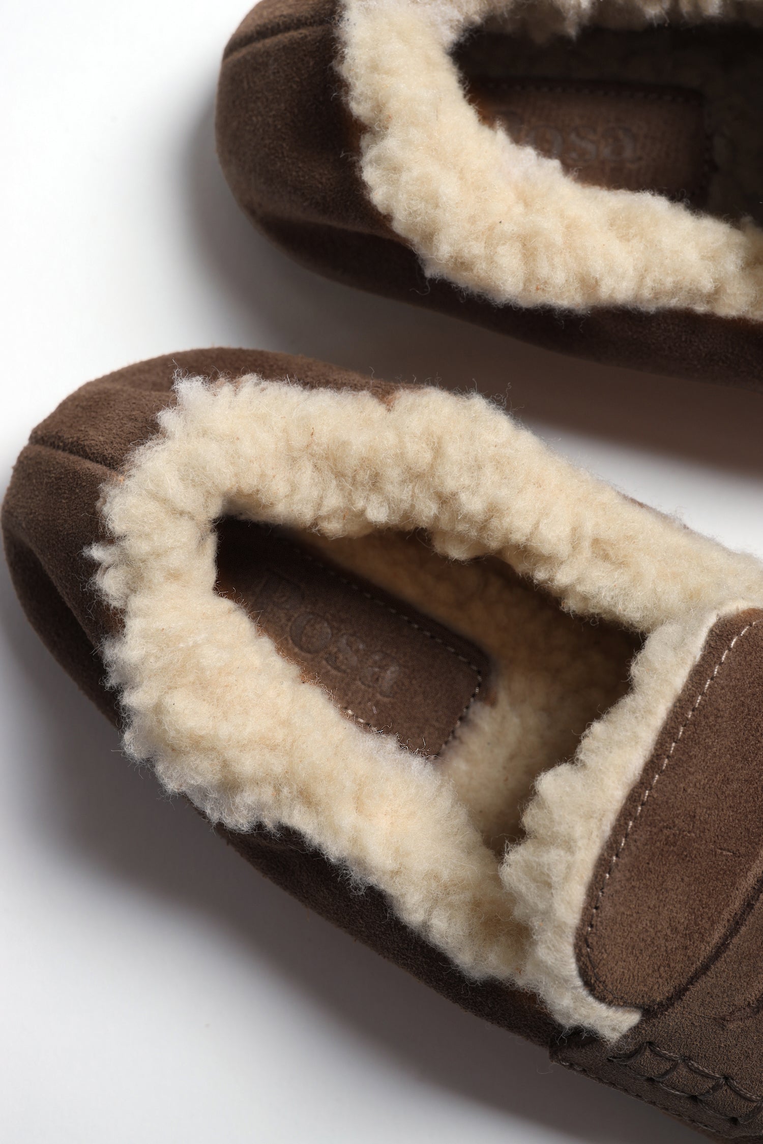 Loafer Penny Fur in Suede Dark Brown Posa