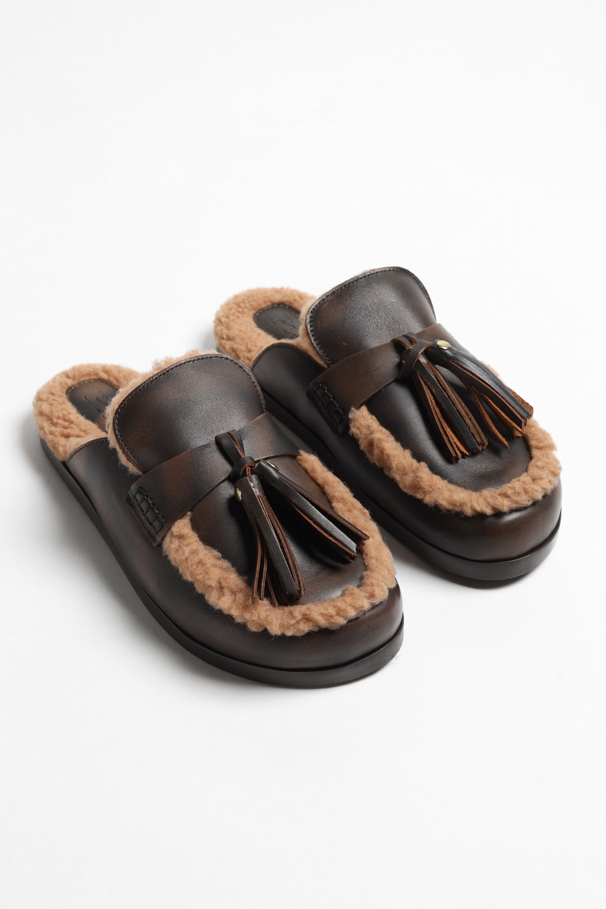 Mules Ranch Tassel Fur in Coffee Posa
