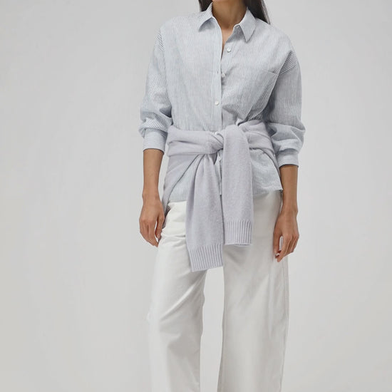 Bluse Bea in Hellblau/Weiß Ladneri