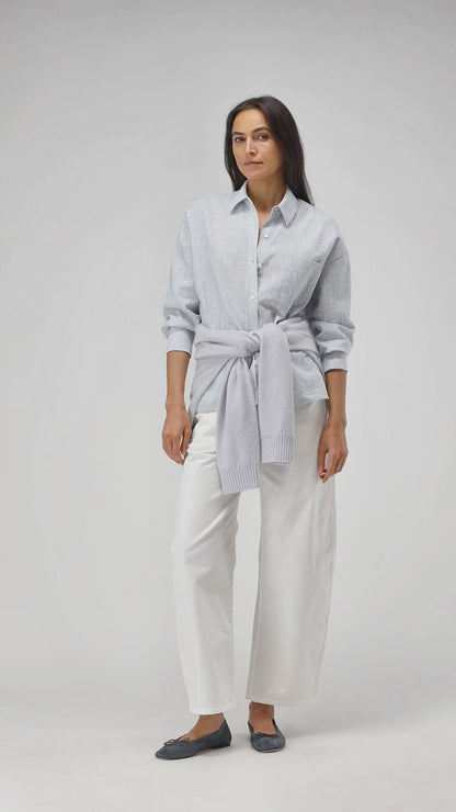 Bluse Bea in Hellblau/Weiß Ladneri