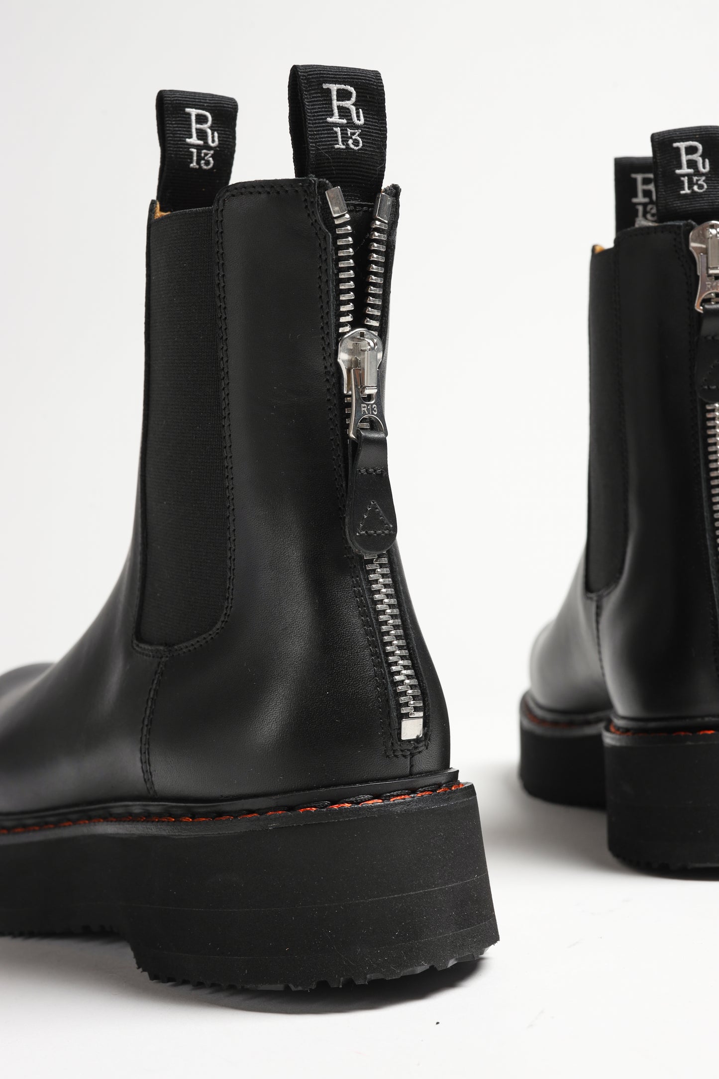 Boots Single Stack Chelsea in Schwarz R13