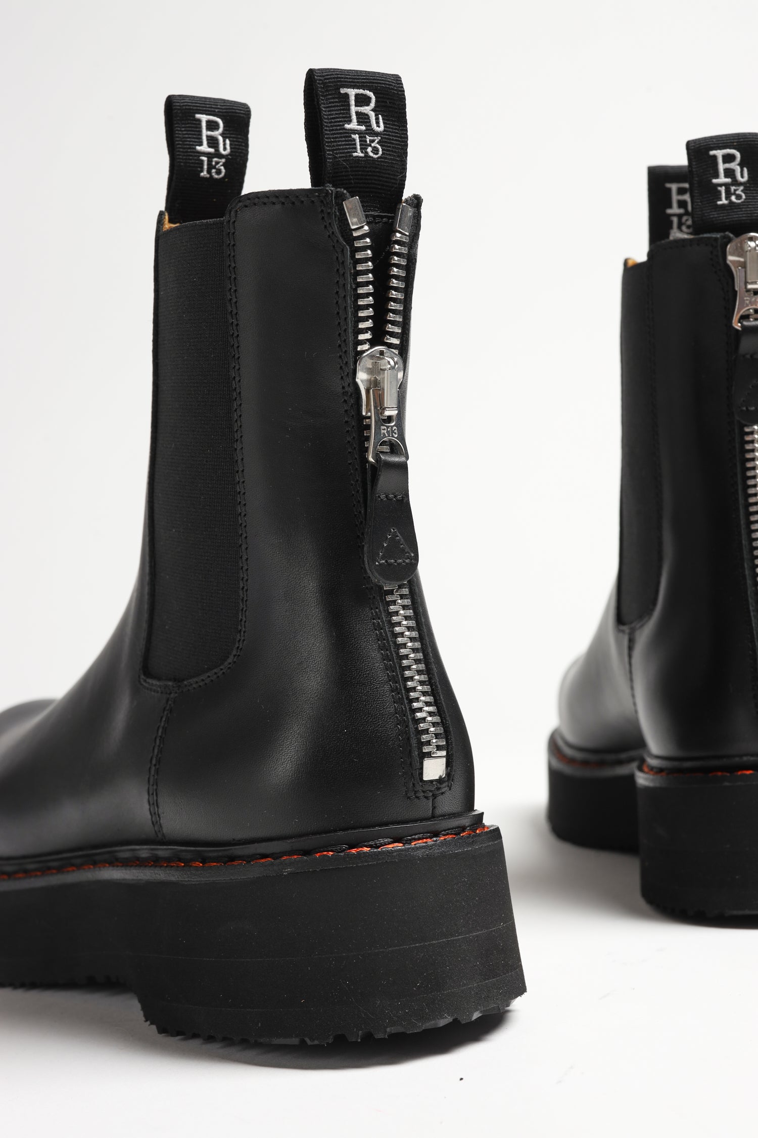 Boots Single Stack Chelsea in Schwarz R13
