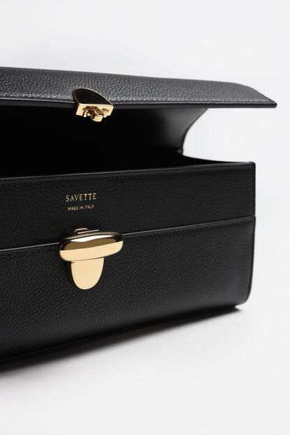 Tasche Slim Symmetry Pochette in Schwarz Savette