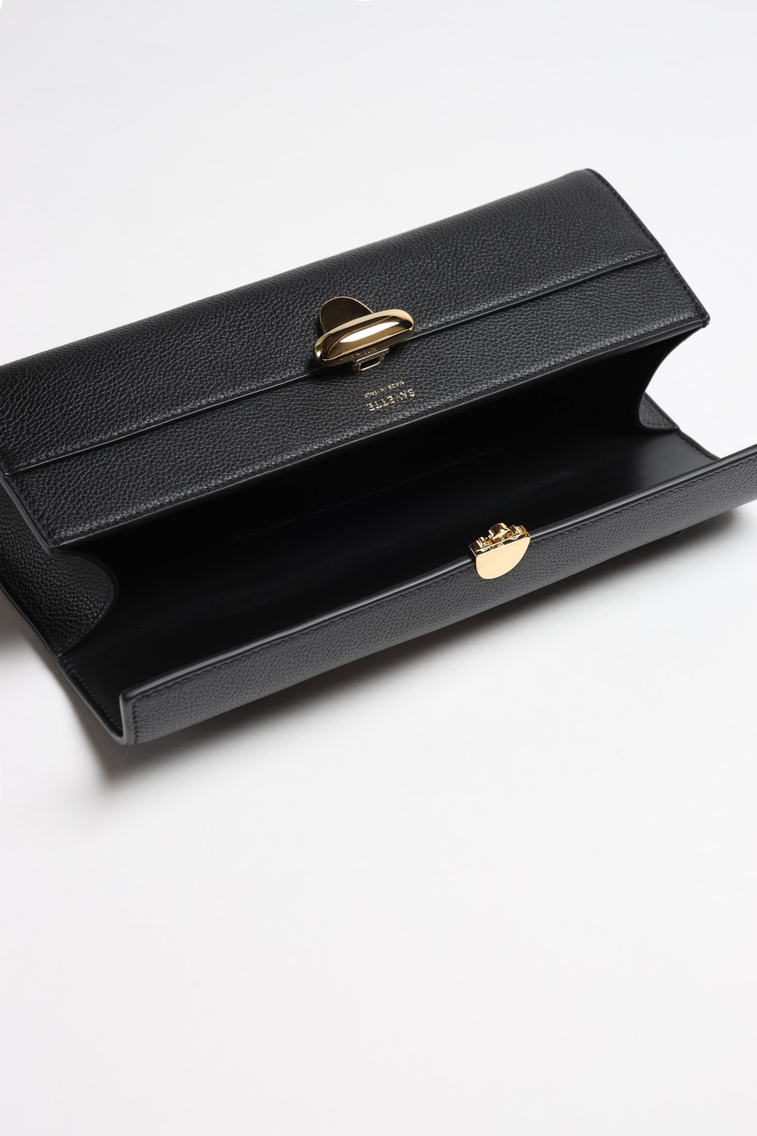 Tasche Slim Symmetry Pochette in Schwarz Savette