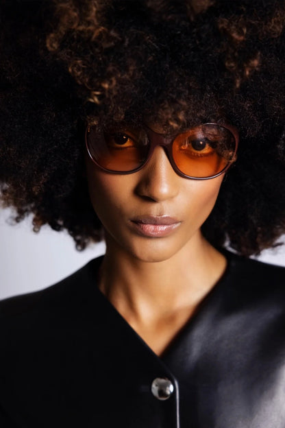 Sonnenbrille 1225 Madison Ave in Bordeaux Side Eye