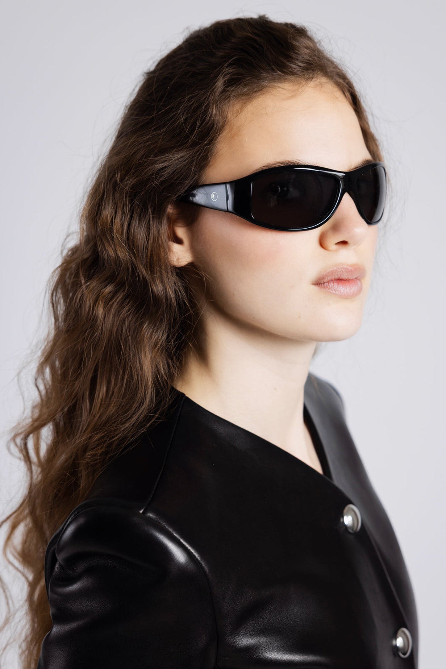 Sonnenbrille 223 Butler St in Schwarz Side Eye