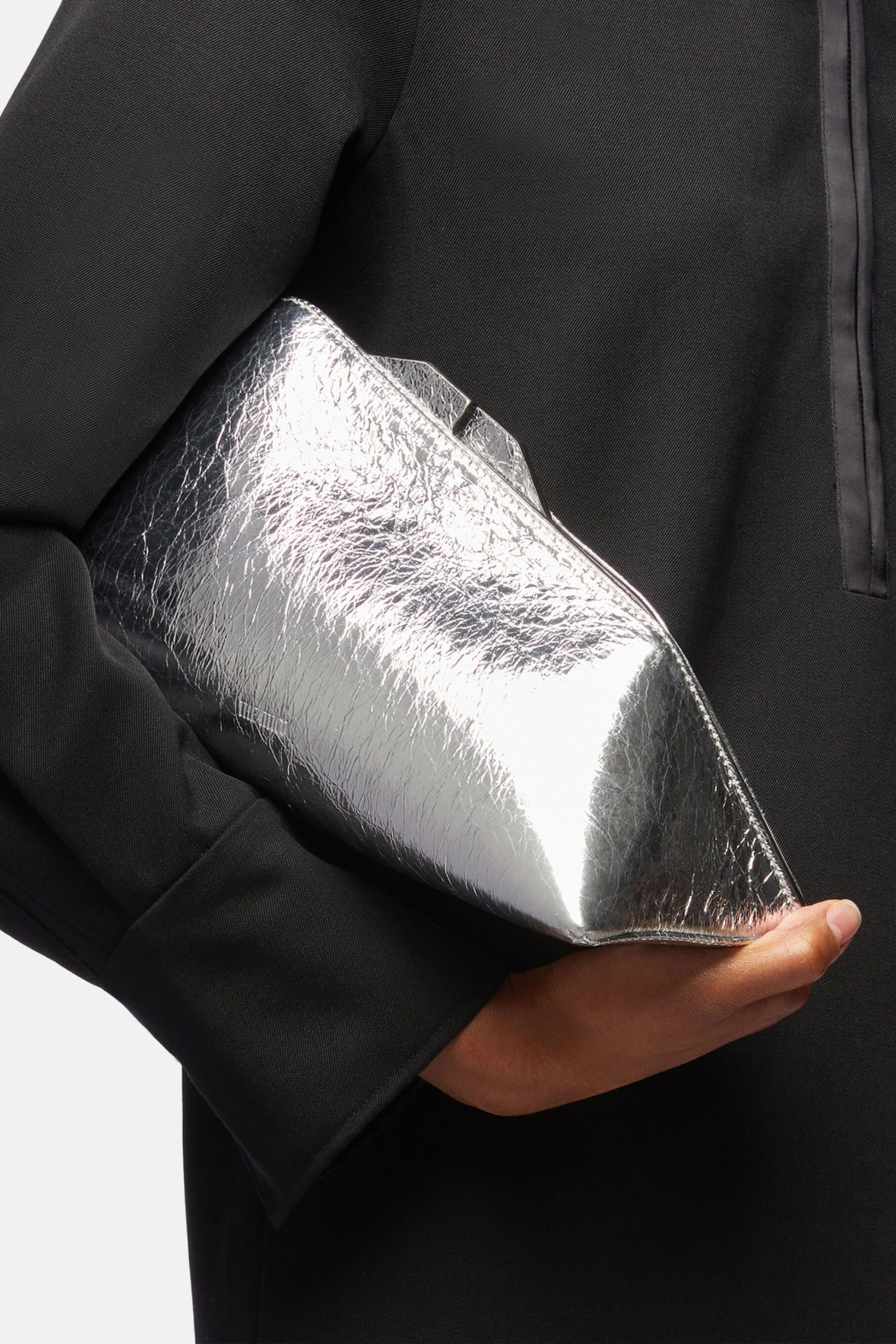 Clutch 8.30 PM in Cracked SilverThe Attico - Anita Hass