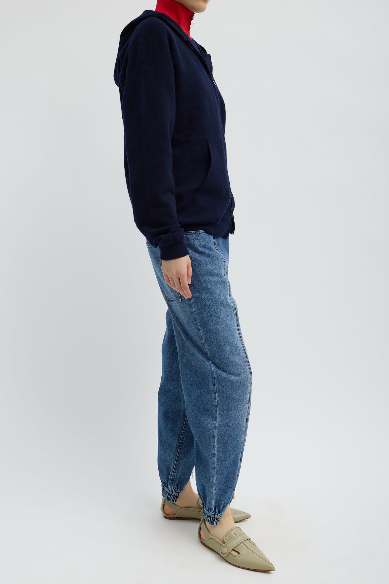 Pantalones jogger con cremallera en azul clásico de Tibi - Anita Hass