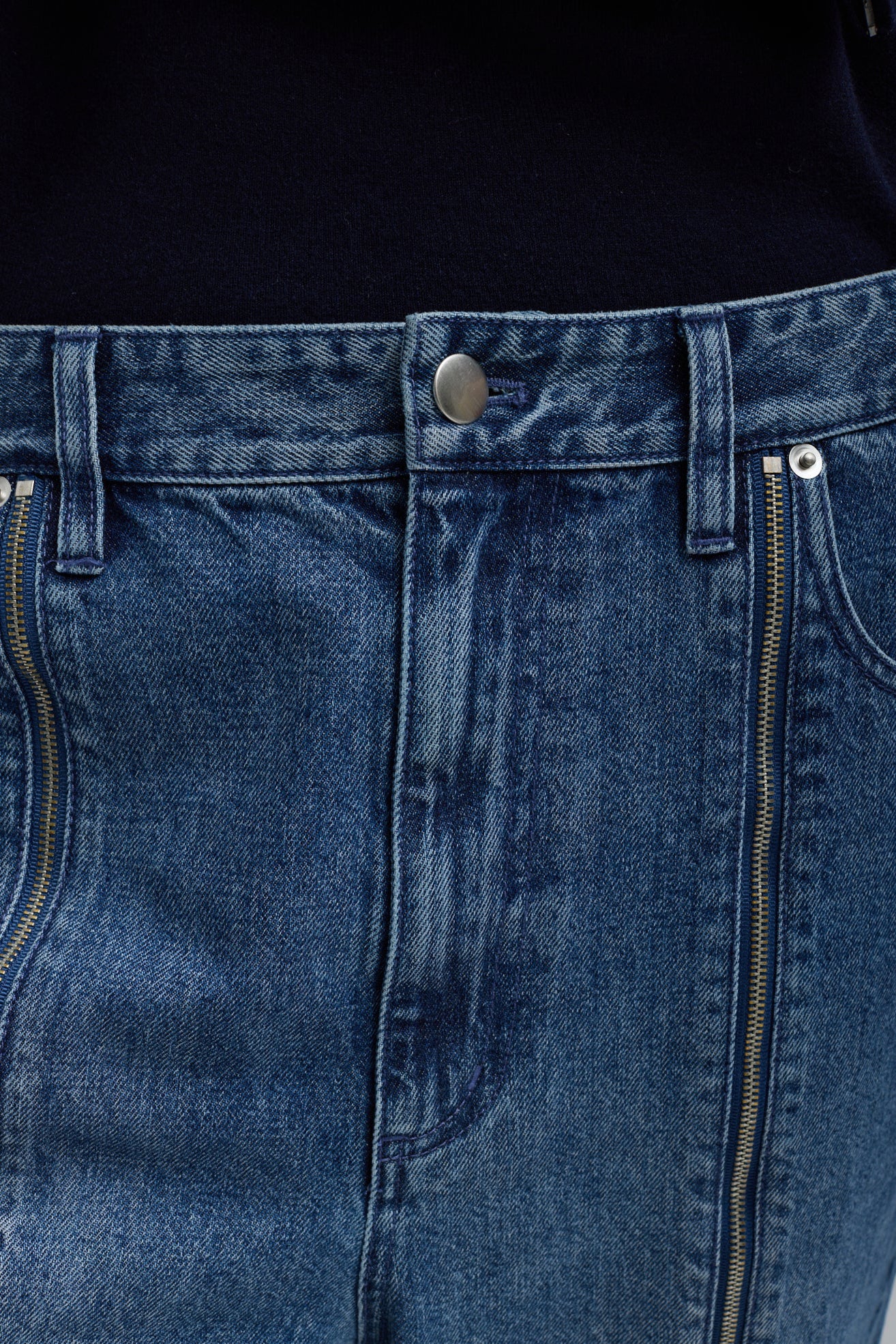 Pantalones jogger con cremallera en azul clásico de Tibi - Anita Hass